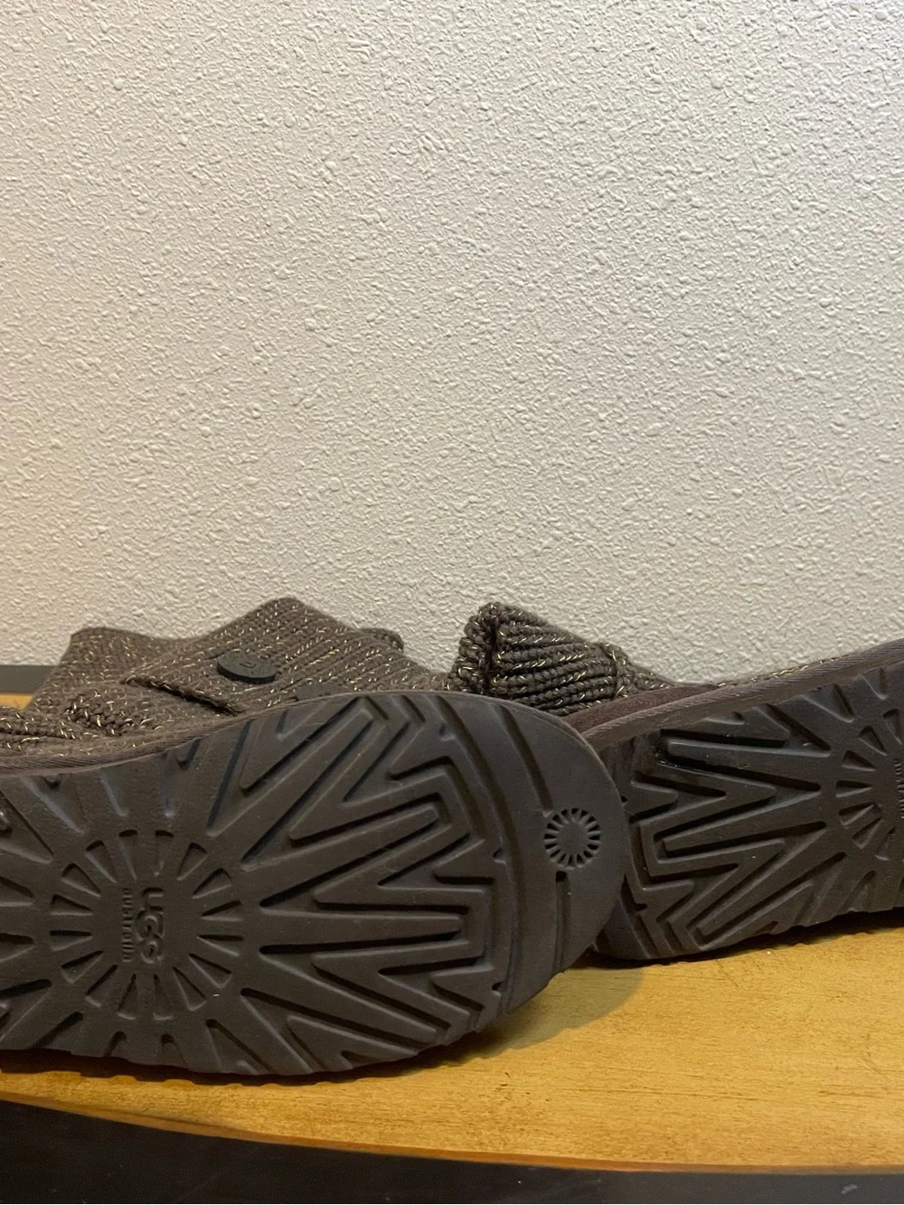 UGG W Purl Cardy Knit Boots Charcoal Grey Gold Metallic Sz 9